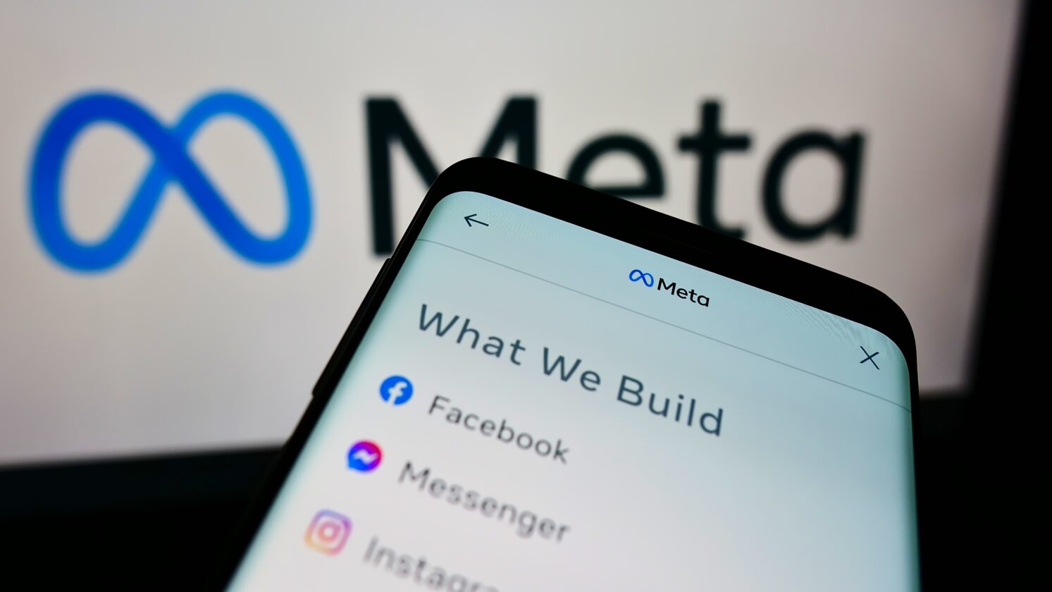 Meta広告の費用はいくら？相場や課金方式・予算の決め方をわかりやすく解説