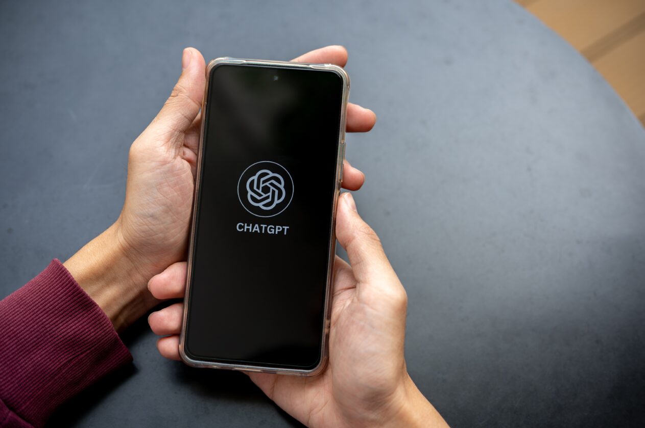 ChatGPT広告とは？気になる仕組みや費用・出稿すべきかの判断軸を解説